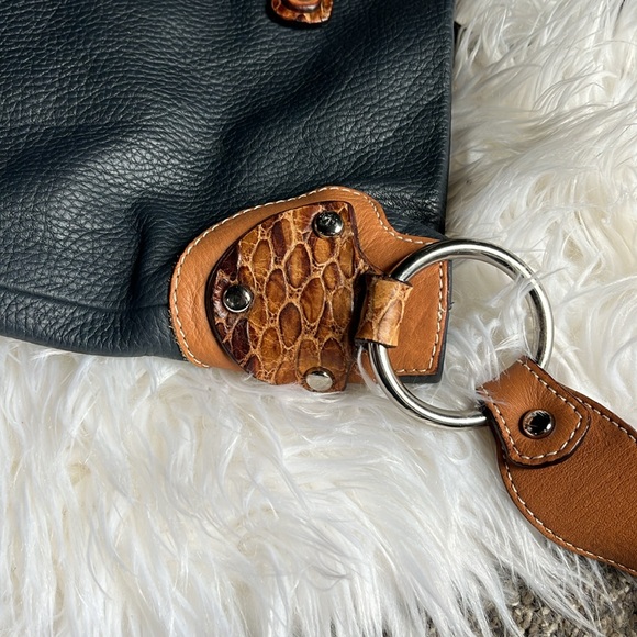 Puntotres Leather Bucket Style Handbag - Picture 4 of 8